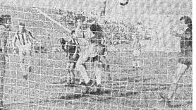 Φτωχό 1-0, παρουσία του Γκούτεντορφ! (1977)