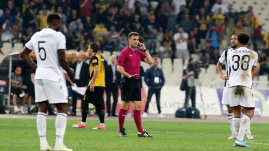 Απίστευτο: Ο Σιδηρόπουλος ΔΕΝ είδε φάουλ στο 2-2!