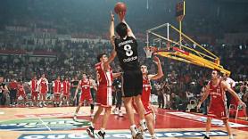 Τρίποντο και ... φύγαμε για τελικό! (1998)
