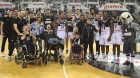 Ένα πλατύ χαμόγελο γι’ αυτήν την ομάδα (pic)