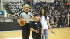 Το «δώρο» του ΠΑΟΚ στον μικρό Λέανδρο στο ματς με τη Φριμπούργκ (pics)