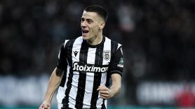 Ο Κωνσταντέλιας δεν χάλασε χατίρι και μοίρασε αυτόγραφα στον Βόλο (pic)