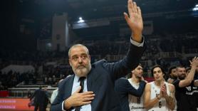 Συγκινημένος ο Χατζόπουλος και «είναι τρελός ο πρόεδρος» μετά τη νίκη πρωτιάς (vid)