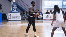 Τι δεν… είδε η Τσαρούχα στη Μύκονο (vid)