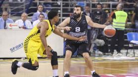 Αφήνει πίσω τα προβλήματα του