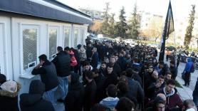 «Ουρές» με το... καλημέρα!