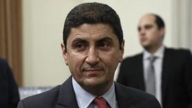 Μας περνάει για ηλίθιους...