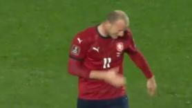 Το… χαστούκι του Κρμεντσικ στον εαυτό του! (vid)