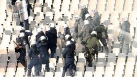 Επίθεση με γκλομπ από τα ΜΑΤ σε αντιπροσωπεία του ΠΑΟΚ!