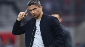 Στιγμή ντροπής: «Ρεπόρτερ» βρίζουν τον Λουτσέσκου στον Πειραιά! (video)
