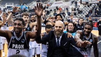 Αποθέωση για Καντσελιέρι και συνθήματα για παραμονή του στο Παλατάκι! (vids)