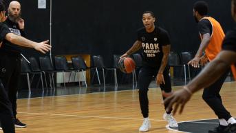Ευχάριστη έκπληξη για τον Ρέινολντς στην προπόνηση! (pic)