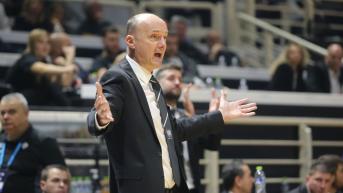 Ζντοβτς: «Μετράει η νίκη, αλλά στην άμυνα ήμασταν κάτω από το επίπεδο που θέλω»