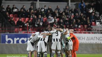 Τα «αετόπουλα» του ΠΑΟΚ έγιναν «ένα» με τον κόσμο μετά την ευρωπαϊκή πρόκριση (vid)