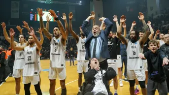 Φοβερή ατμόσφαιρα στο «Παλατάκι»: Καθολική αποθέωση στους παίκτες (vid)