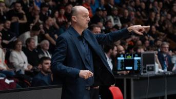 Ζντοβτς: «Καθήκον μας να παίξουμε και για τους φιλάθλους μας που έφυγαν από τη ζωή - κατέργαστο διαμάντι ο Ομορούγι»