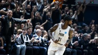 Βήμα τίτλου με πρωταγωνιστή Μπέβερλι για τον ΠΑΟΚ με φόντο το Μπιλμπάο