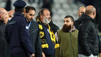 Το παρασκήνιο της εισόδου Ηλιόπουλου στον αγωνιστικό χώρο της Τούμπας και η ψύχραιμη παρέμβαση Σαββίδη