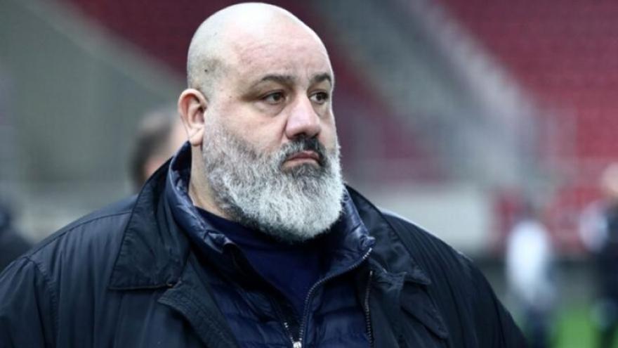 Η … φούστα του Καραπαπά κόστισε 30.000 ευρώ!