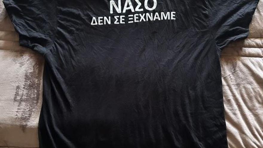 Η φανέλα της ομάδας πάλης αφιερωμένη στον Νάσο Κωνσταντίνου