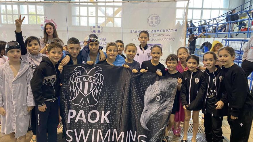 Οι νεαροί κολυμβητές του ΠΑΟΚ με τα 56 μετάλλια 