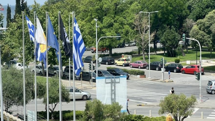 Η σημαία του ΠΑΟΚ στο δημαρχείο Θεσσαλονίκης! (pic)