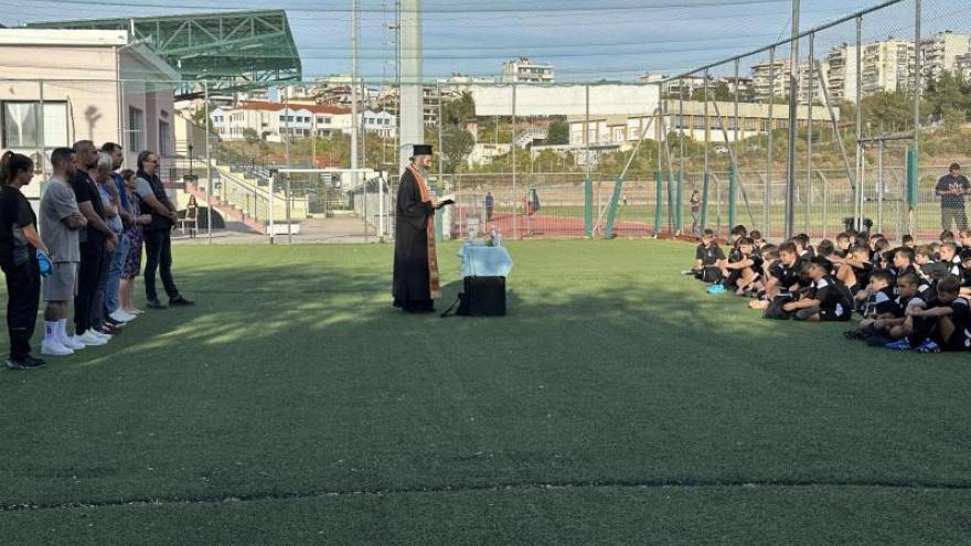Ο αγιασμός στις Ακαδημία ποδοσφαίρου Νεάπολης του «Αντρέ Βιεϊρίνια»