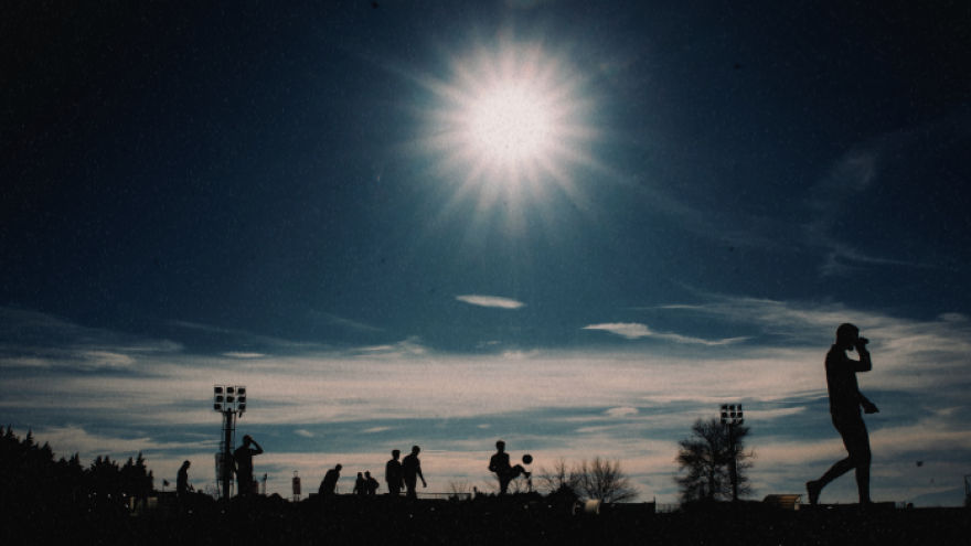Δεν σταματάει η δουλειά