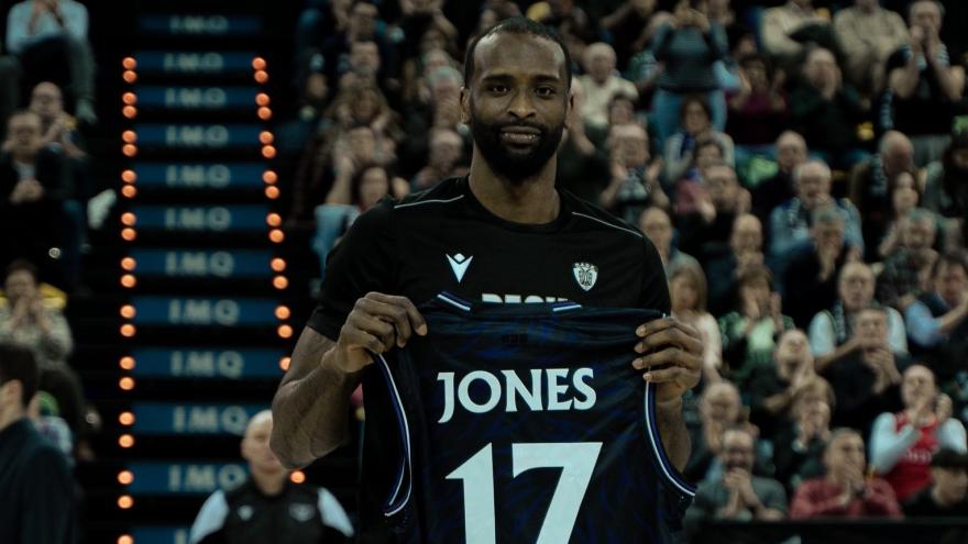 Τιμήθηκε από την Μπιλμπάο ο Μάρβιν Τζόουνς (pics)