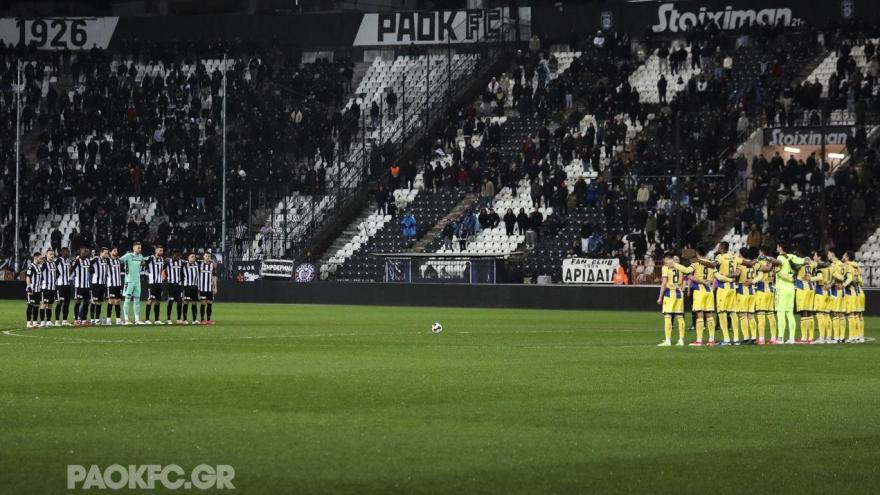 Η συγκλονιστική στιγμή στην Τούμπα για την τραγωδία στα Τέμπη!