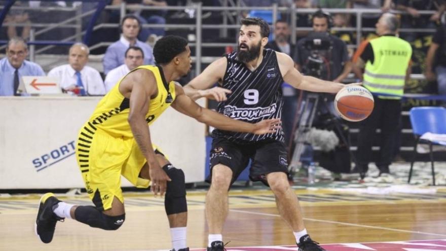Αφήνει πίσω τα προβλήματα του