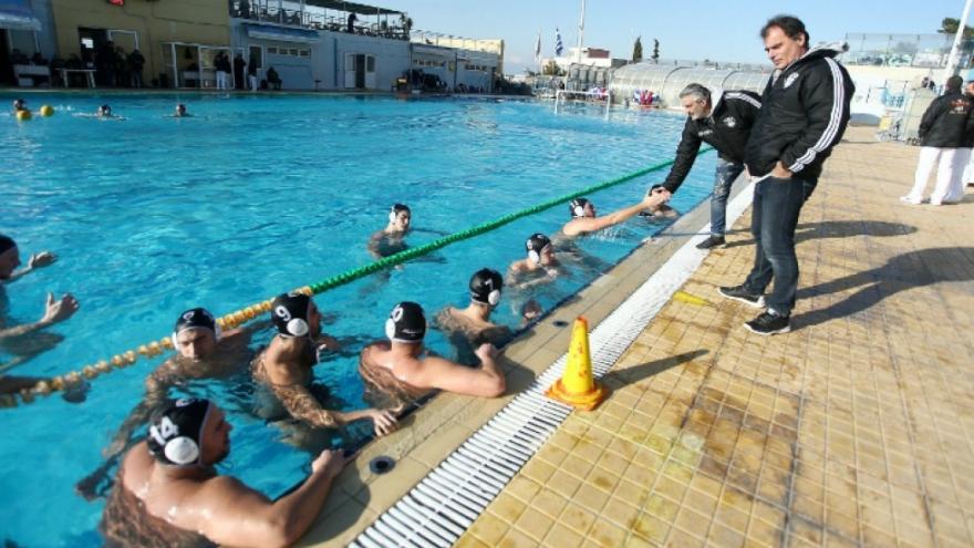 «Ίπταται... το πόλο...!»