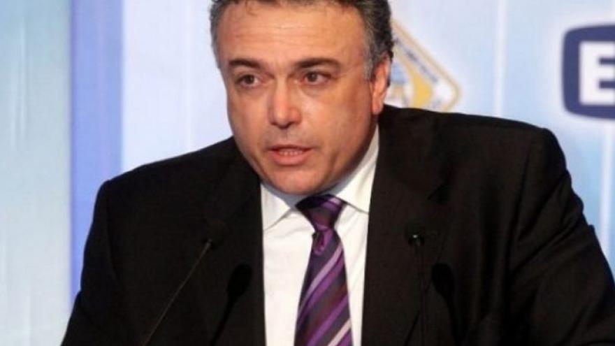 Σημαιοφορίδης: «Δεν γράφει την αλήθεια ο Κομίνης»