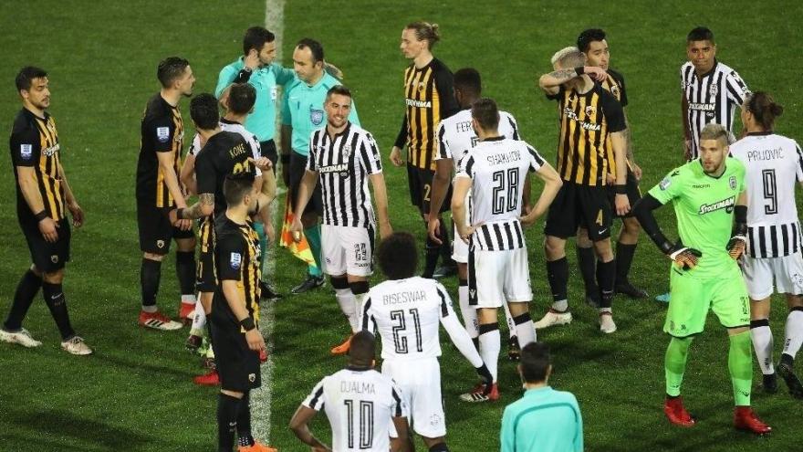 Δεν γλιτώνει ο Κομίνης!
