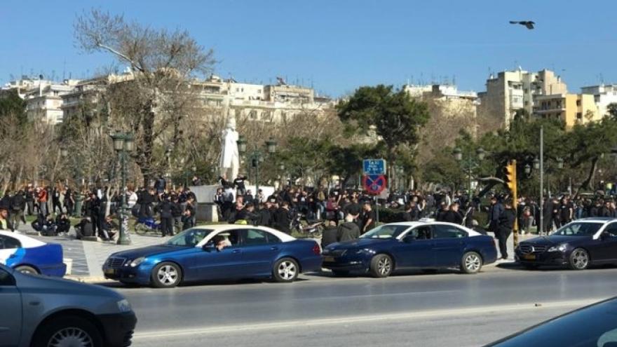 Σε εξέλιξη η συγκέντρωση των οπαδών του ΠΑΟΚ (pics)
