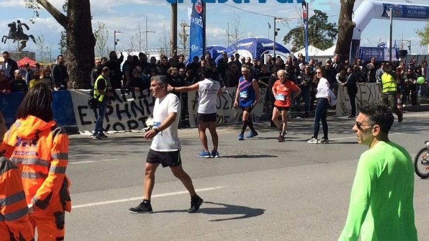 Ένταση με ΑΕΚτσή στον Μαραθώνιο! (video)