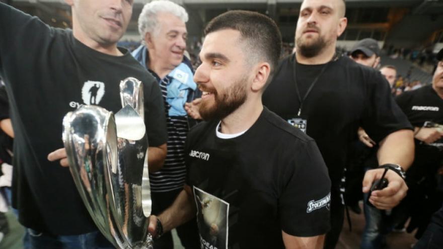 «Πιο δυνατά» (pic)