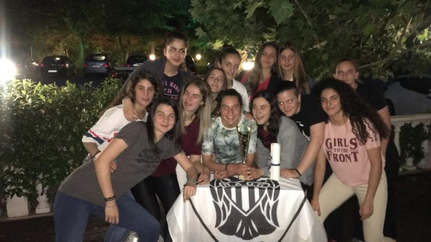 Πρωταθλήτριες... και στα επινίκια!