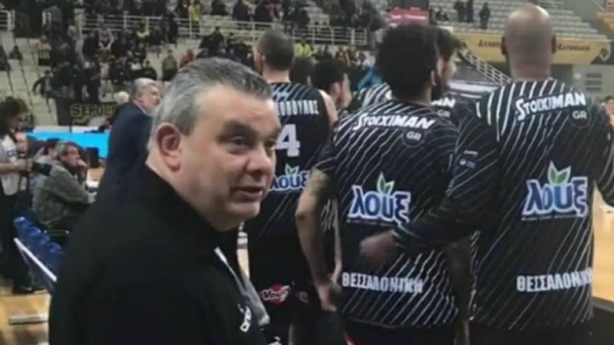 «Manolis speaking» (video)