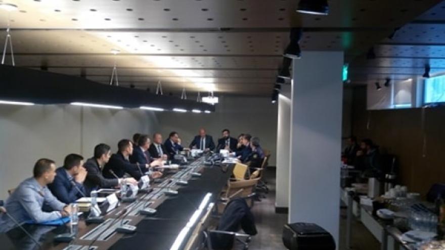 Ξεκίνησε η συνάντηση στα γραφεία της ΕΠΟ (vid)