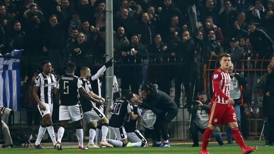 Βαθιά υπόκλιση από την ποδοσφαιρική Ελλάδα