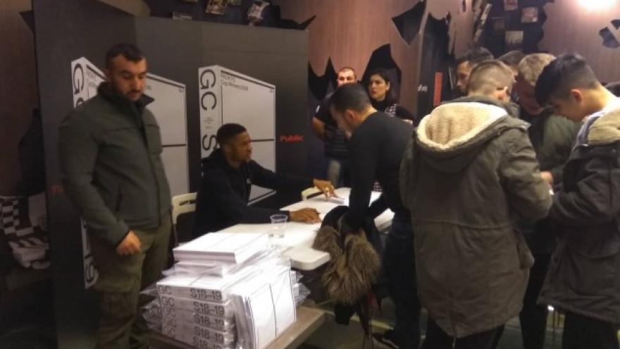 Πόλος έλξης για τους φίλους του ΠΑΟΚ ο Άκπομ (pics+vids)