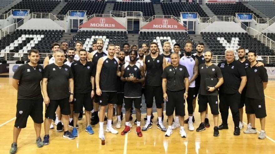 Για πρώτη φορά όλοι μαζί και με γενέθλια έκπληξη…