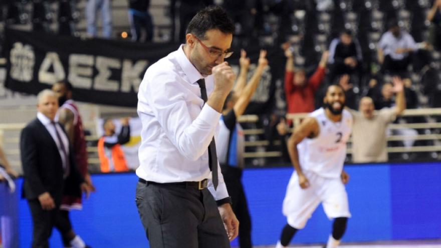 Έκαναν… μούσκεμα τον κόουτς! (video)