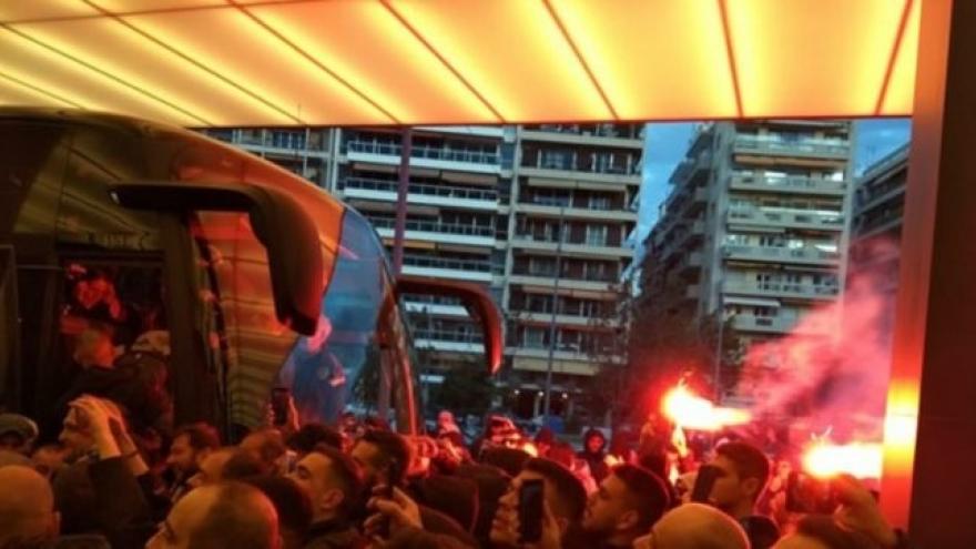 «Κάηκε» το Μακεδονία Παλάς για τον ΠΑΟΚ (videos)