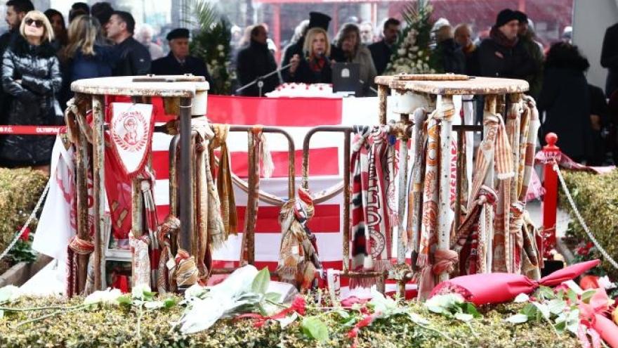 Σπάραξαν καρδιές για τα θύματα της Θύρας 7