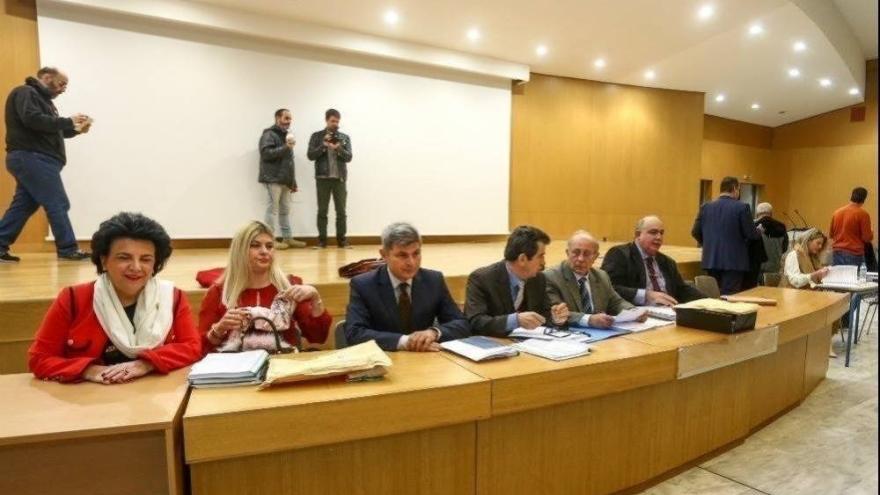 «Σοκαριστικό να διώκονται υφυπουργός και μέλη ΕΕΑ για κακουργήματα»