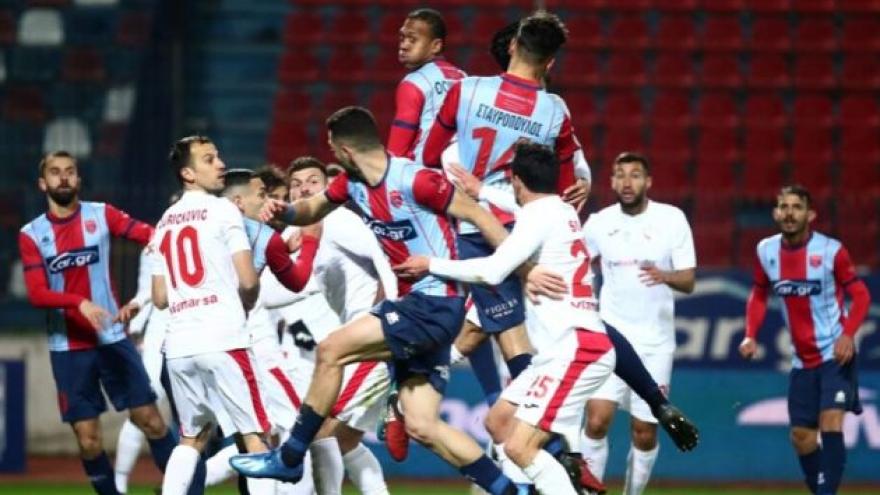 Έφτυσες; Κίτρινη κάρτα…