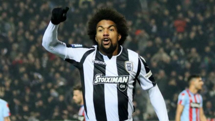 Μένει ασφαλής με μάσκα ΠΑΟΚ ο Μπίσεσβαρ (pic)