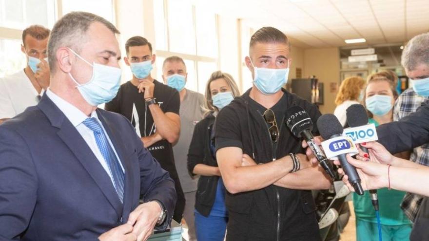 «Δίπλα στην κοινωνία»